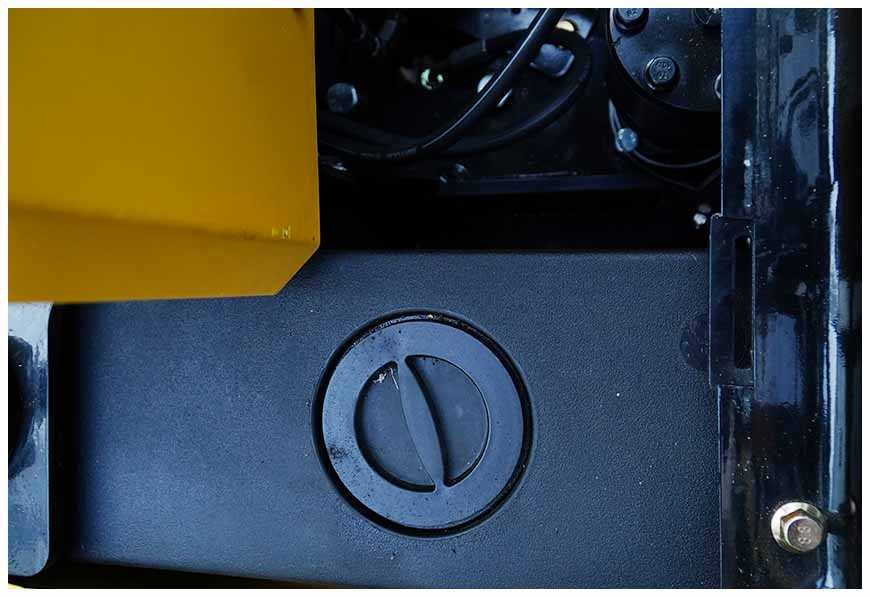 Plastic fuel tank