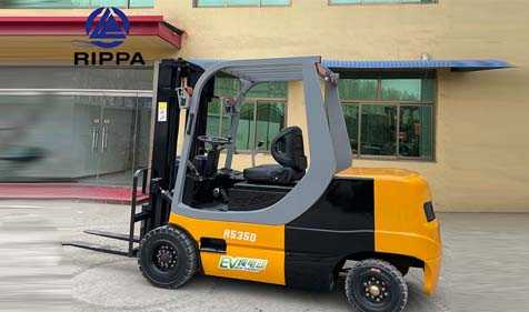 如何在小型仓库中最大限度地使用日霸电动叉车